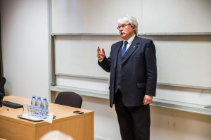 dr. Szakály Sándorról, a VERITAS Történetkutató Intézet igazgatója3
